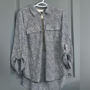 Cheetah print blouse very soft and combining long zipper to adjust you neckline